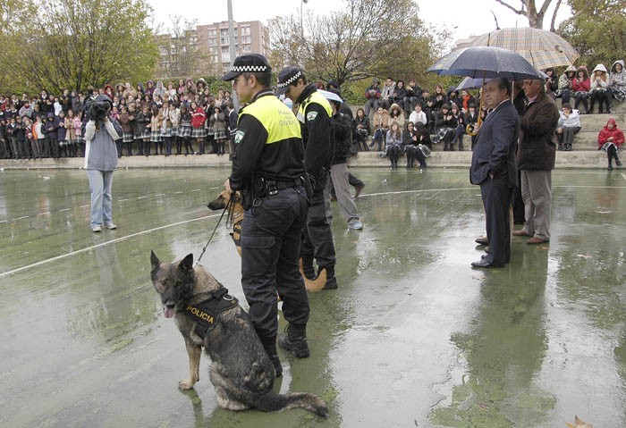 ©Ayto.Granada: La polica local intensifica la vigilancia para evitar el trfico y menudeo de droga en colegios